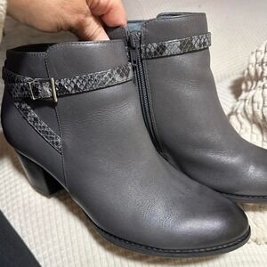 Vionic Gray Leather Snake Print Buckle Block Heel Ankle Boots Women US 9.5